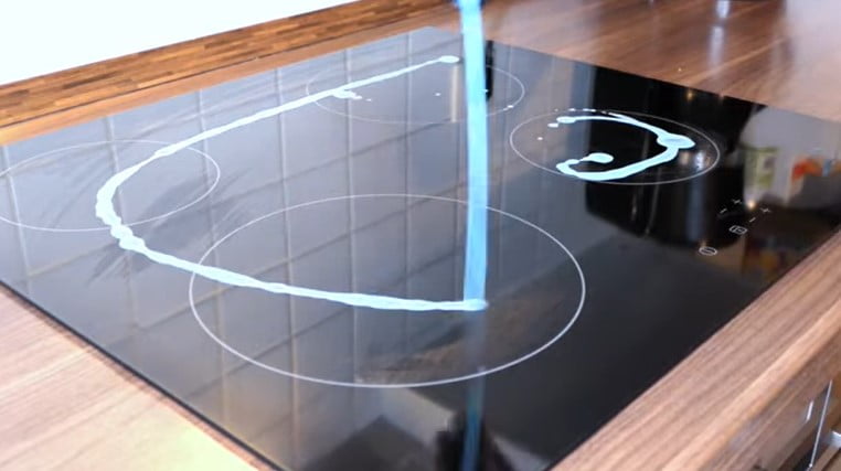 How Do I Clean My Induction Cooktop Surface? 4 How Do I Clean My Induction Cooktop Surface?: Treat the surface